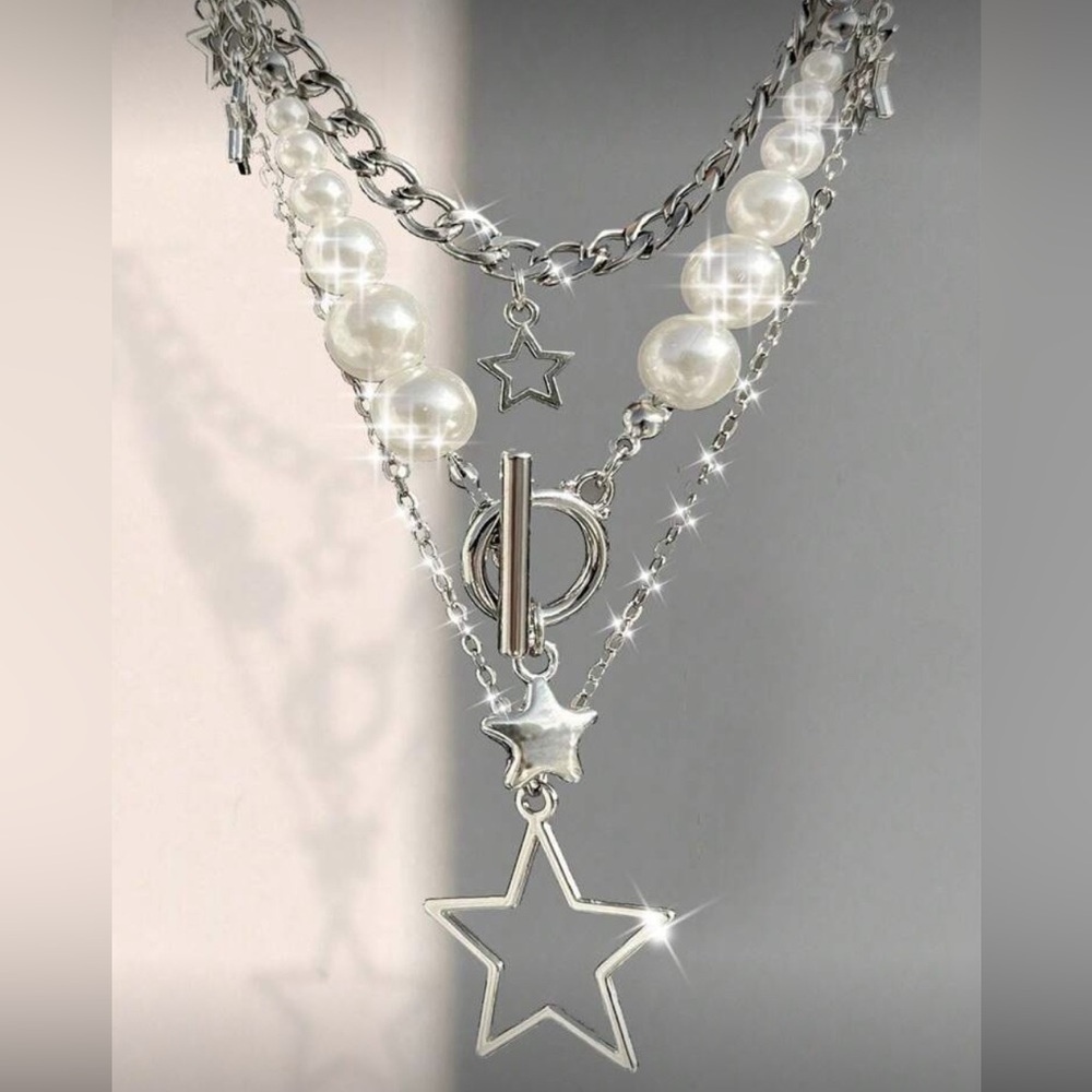 ⭐️⭐️⭐️BOGOHO⭐️⭐️⭐️Silver and Pearl Star Necklace